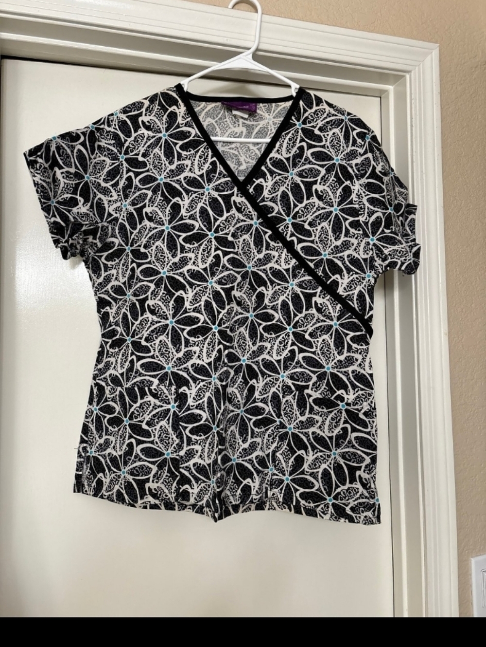 Impulse Brand Scrub Top Black & White Floral Print Wrap-Style Scrub Top